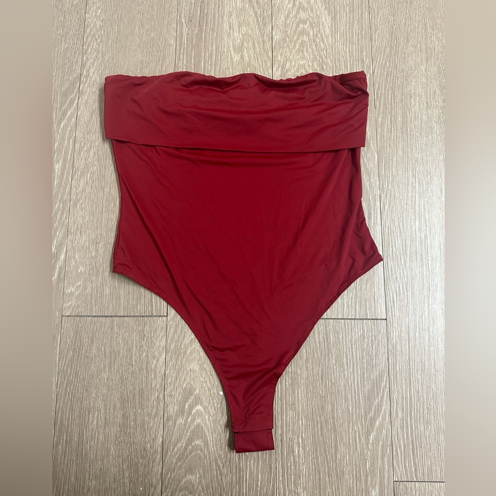 Princess Polly Red Strapless Bodysuit US8 – Send Offer